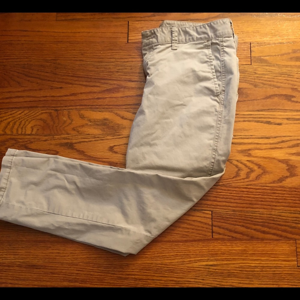 Women’s cropped khakis